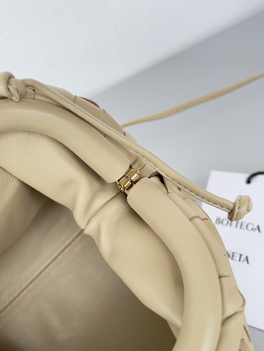 Bottega Veneta bags 84243 22*12*7cm