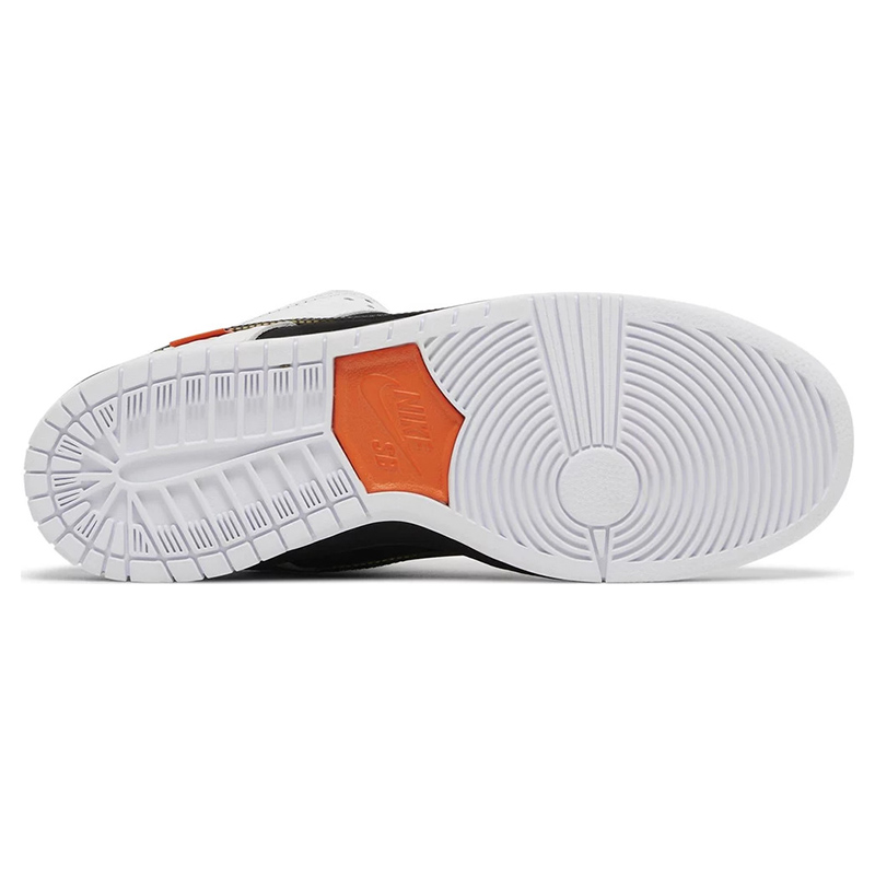 TIGHTBOOTH x Dunk Low SB