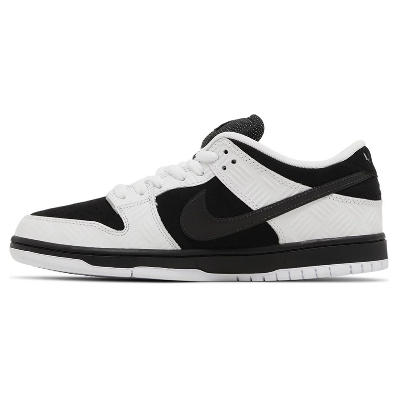 TIGHTBOOTH x Dunk Low SB