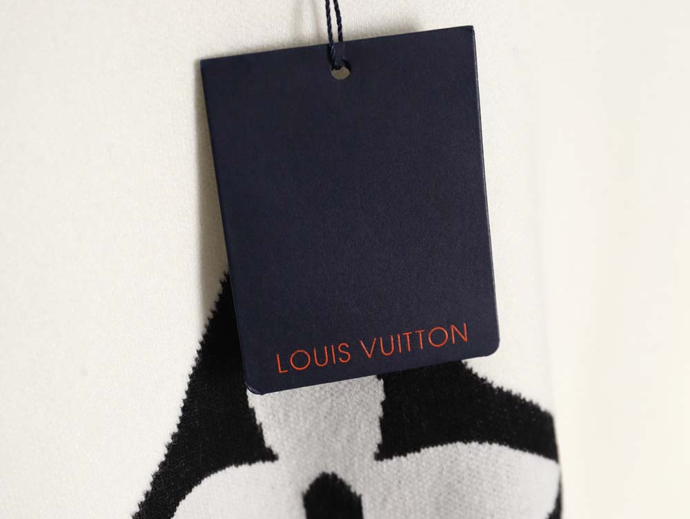 Louis vuitton LV Louis Vuitton 23ss panda color three-flower grass writing crew neck sweater