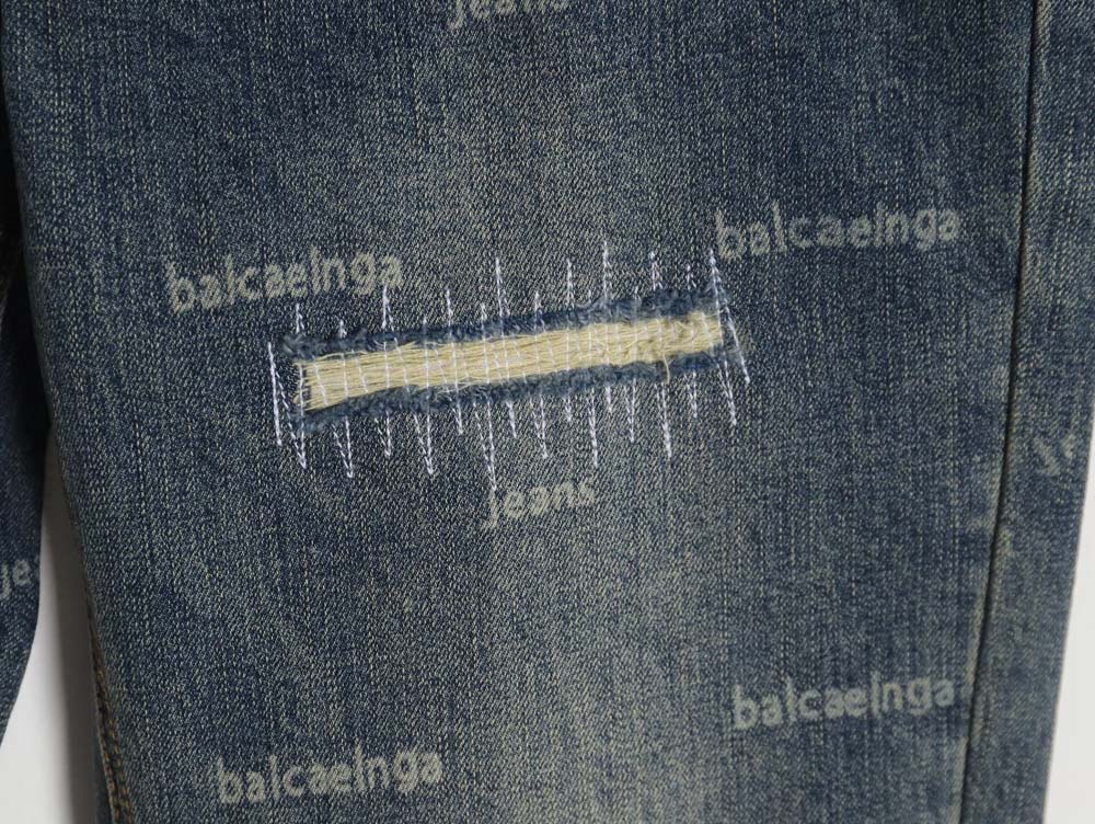 Balenciaga Balenciaga 23Fw all-over lettering distressed washed jeans