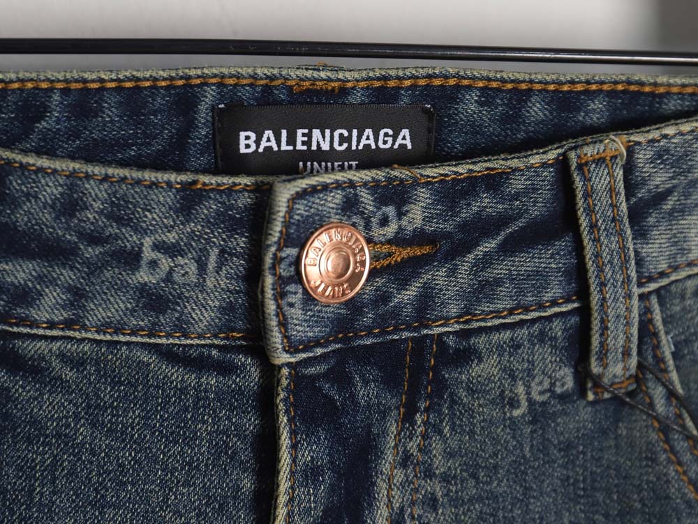 Balenciaga Balenciaga 23Fw all-over lettering distressed washed jeans
