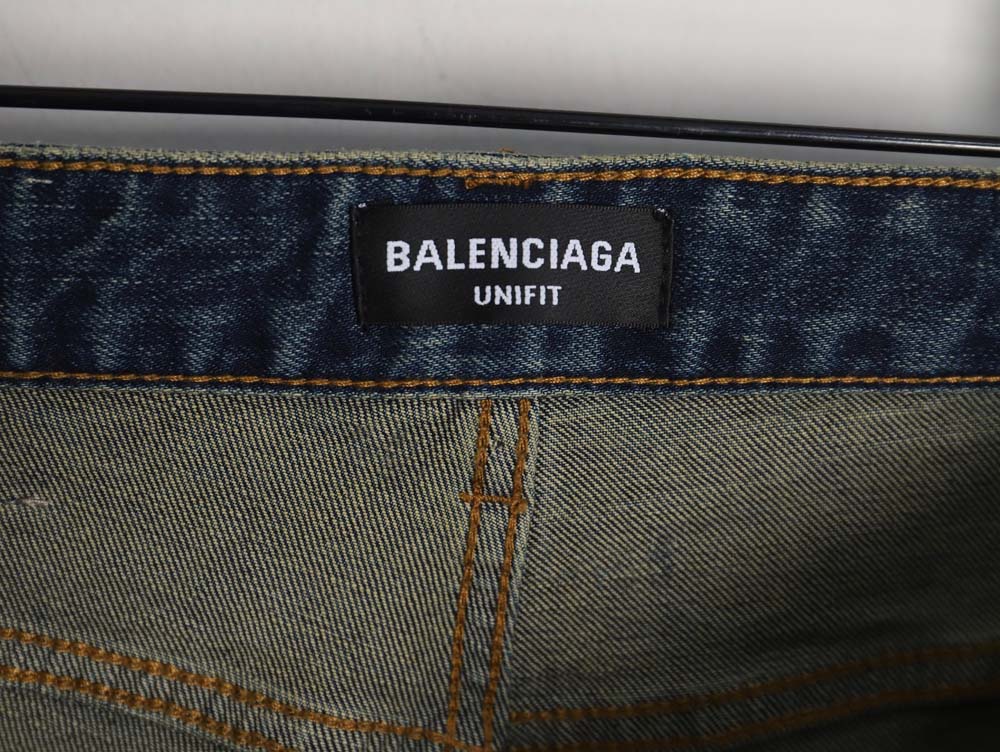 Balenciaga Balenciaga 23Fw all-over lettering distressed washed jeans