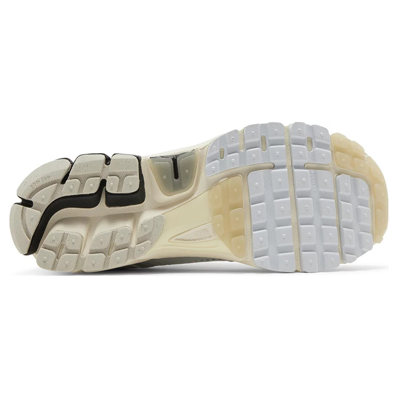 Air Zoom Vomero 5 