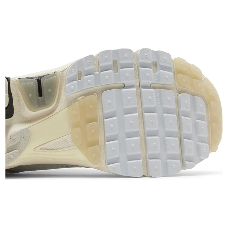 Air Zoom Vomero 5 