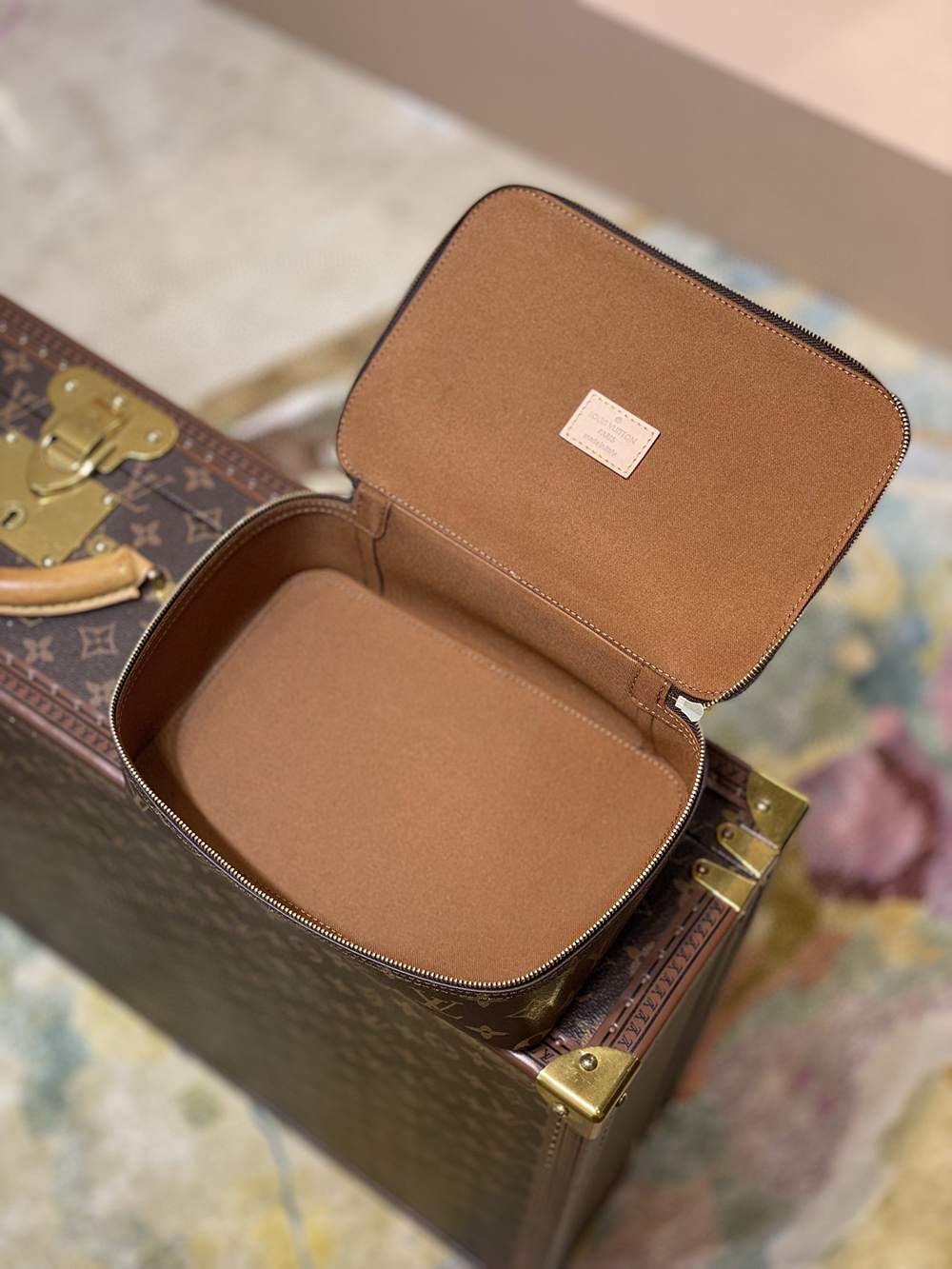 Louis Vuitton Bags M43689 22.4*8.5*14cm