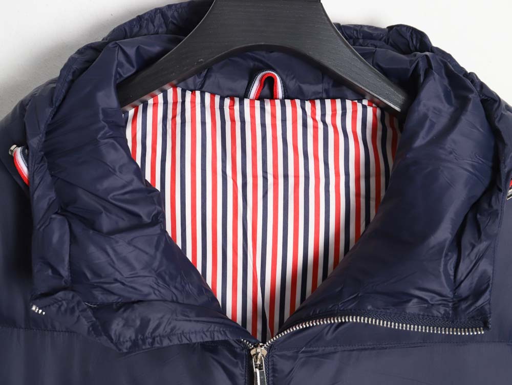 Thom Browne Thom Browne four-stripe short hooded down jacket