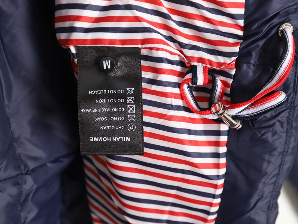 Thom Browne Thom Browne four-stripe short hooded down jacket
