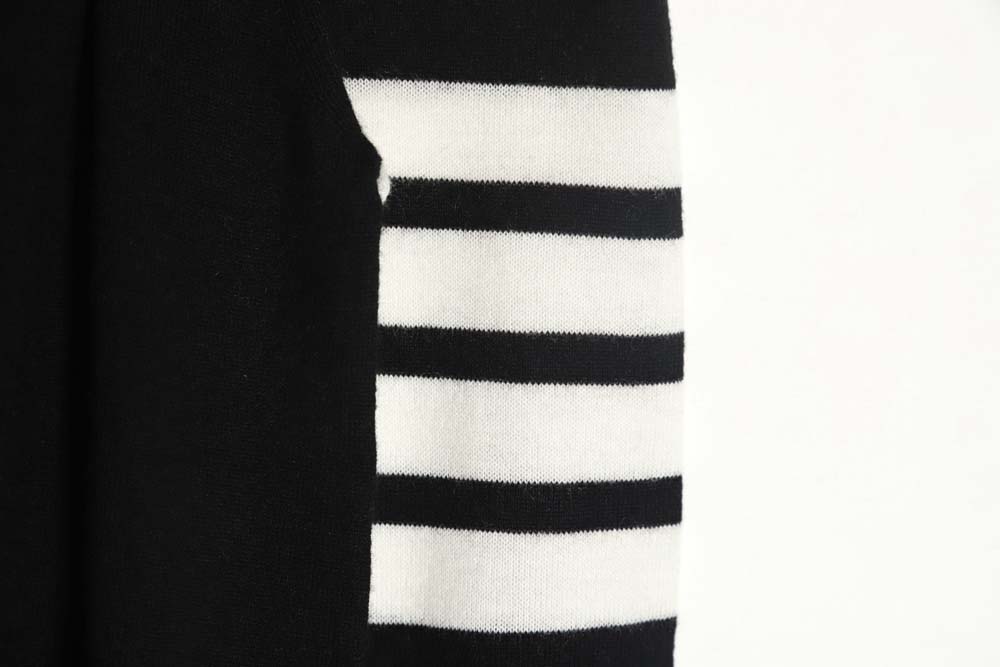 THOM BROWNE TB 23FW fine wool crew neck sweater (black)