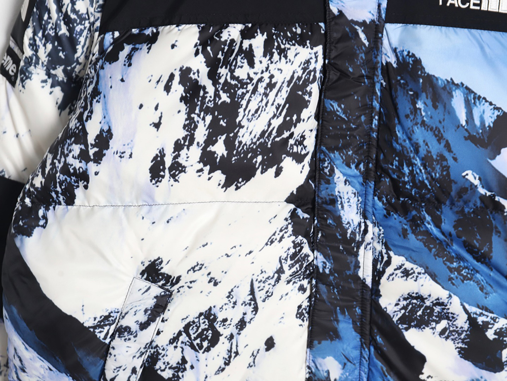 The North Face x Supreme 17FW Snow Mountain Down Jacket
