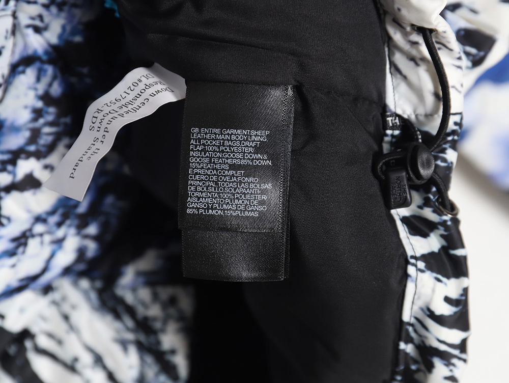The North Face x Supreme 17FW Snow Mountain Down Jacket