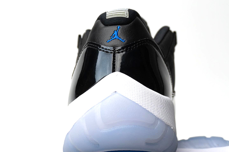 AIR JORDAN 11 LOW "SPACE JAM"