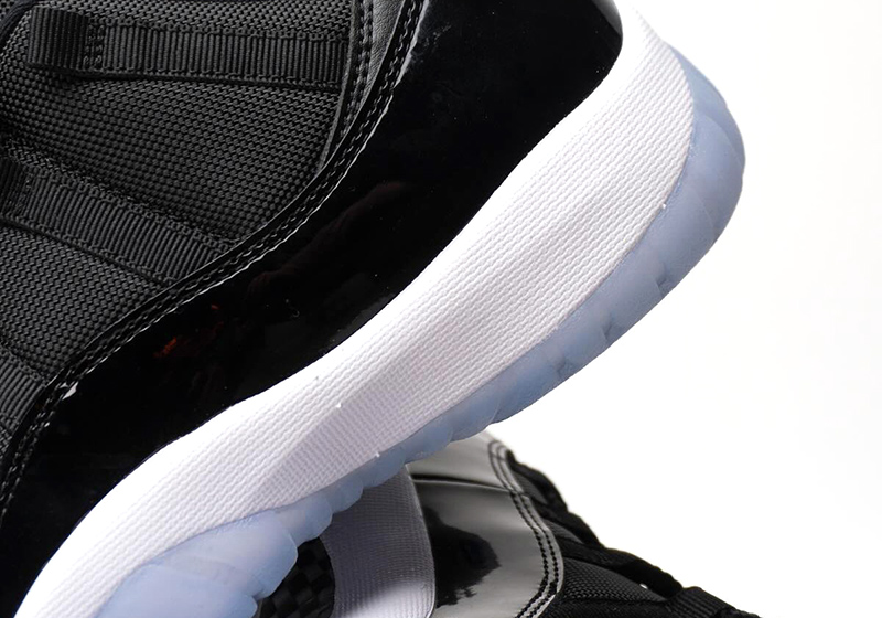 AIR JORDAN 11 LOW "SPACE JAM"