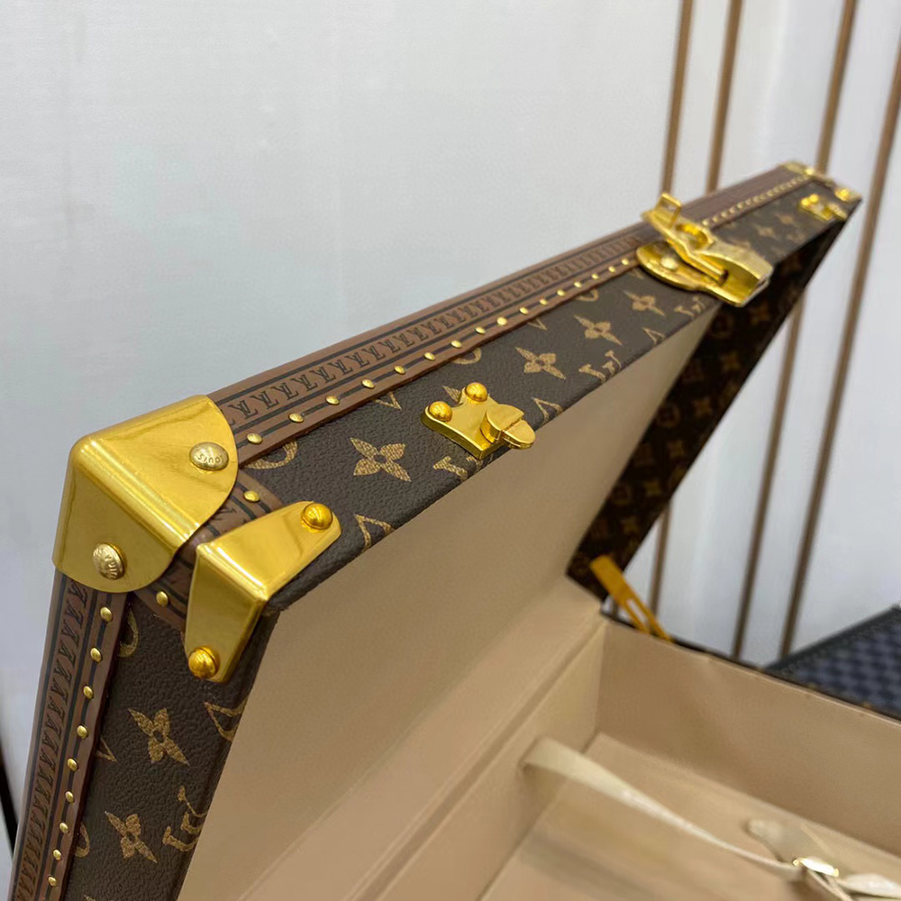 Louis Vuitton Bags M21325