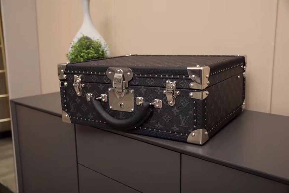 Louis Vuitton Bags M26688