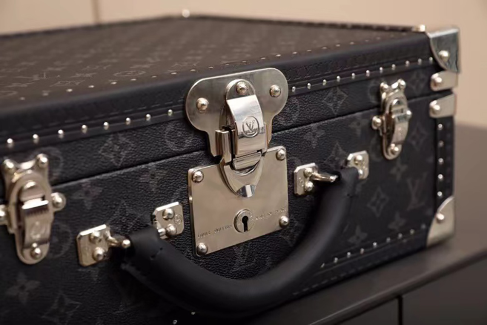 Louis Vuitton Bags M26688