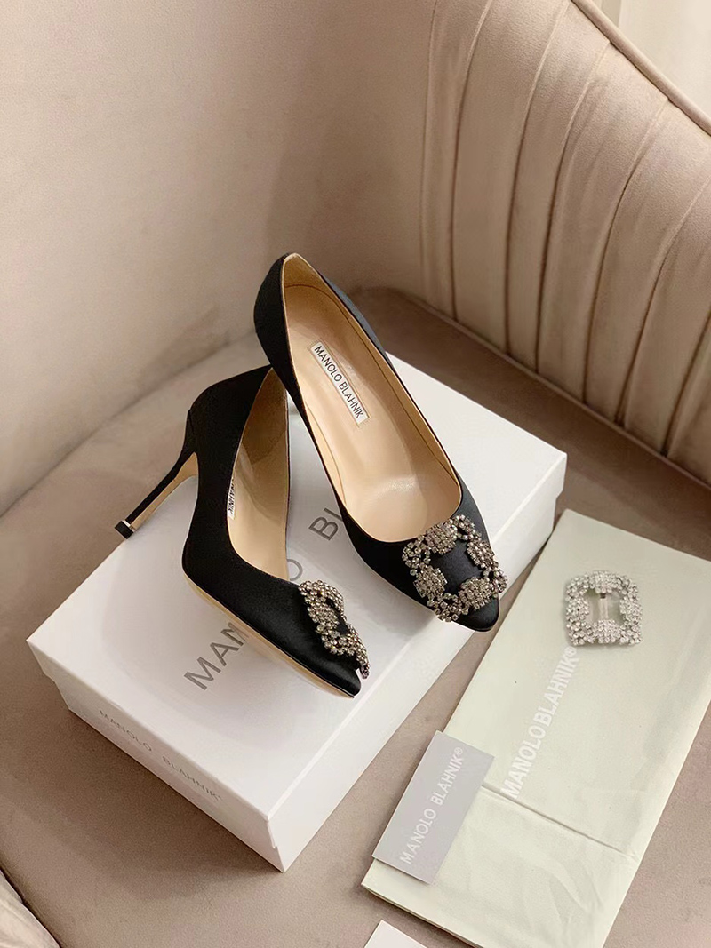 MANOLO BLAHNIK Hangisi Satin Pumps