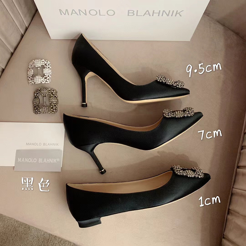 MANOLO BLAHNIK Hangisi Satin Pumps