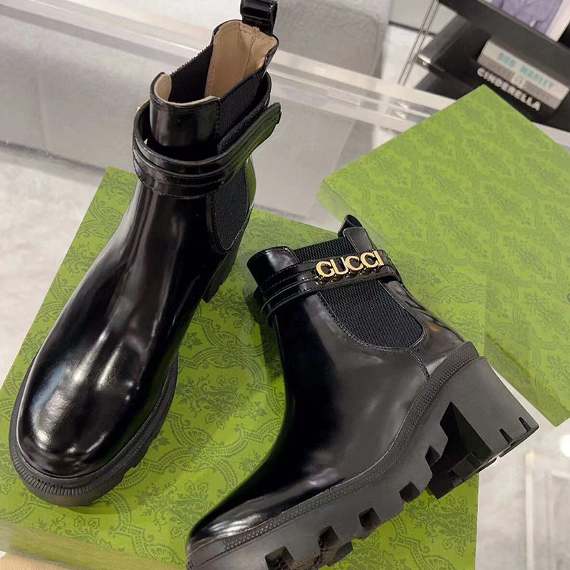 GUCCI Trip Leather Logo-Strap Chelsea Boots