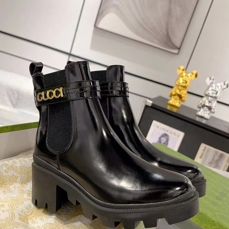 GUCCI Trip Leather Logo-Strap Chelsea Boots