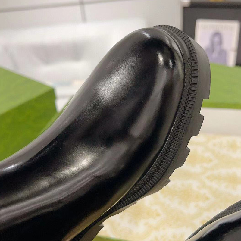 GUCCI Trip Leather Logo-Strap Chelsea Boots