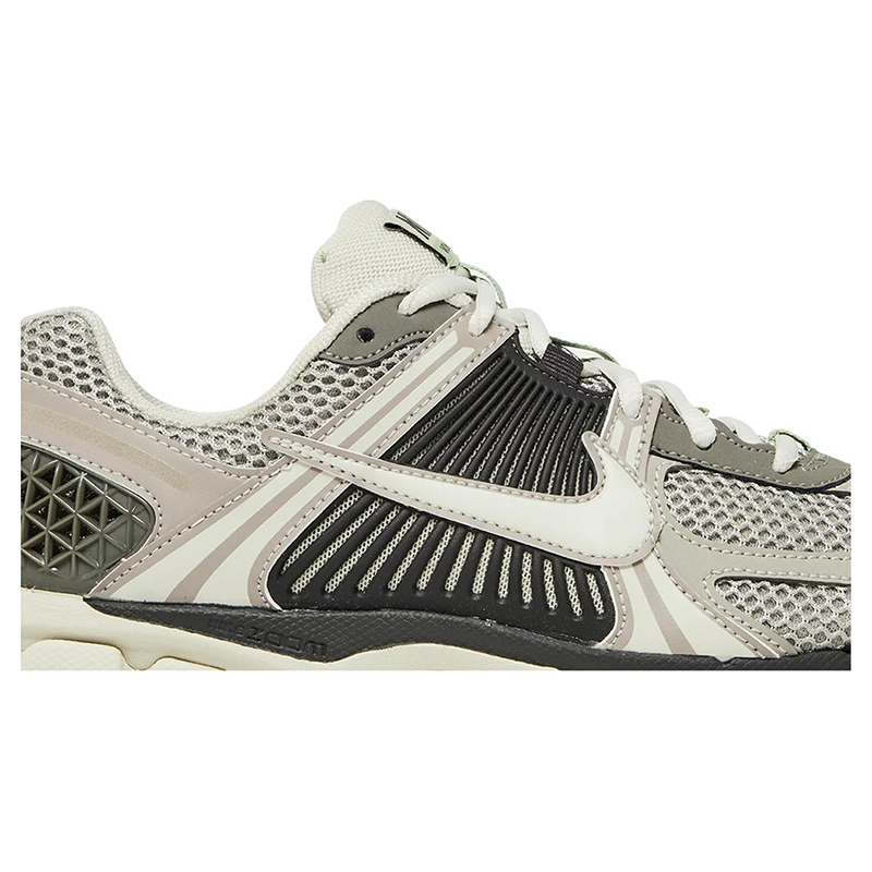 Air Zoom Vomero 5 