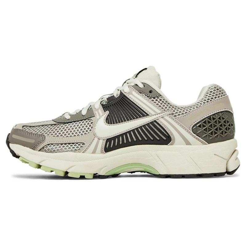 Air Zoom Vomero 5 
