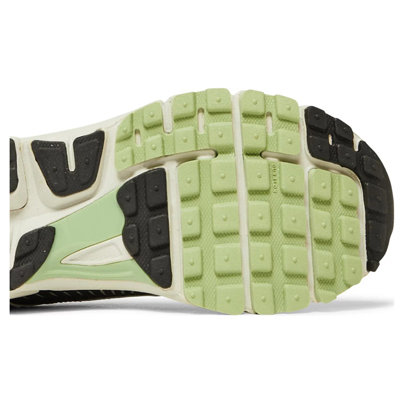 Air Zoom Vomero 5 
