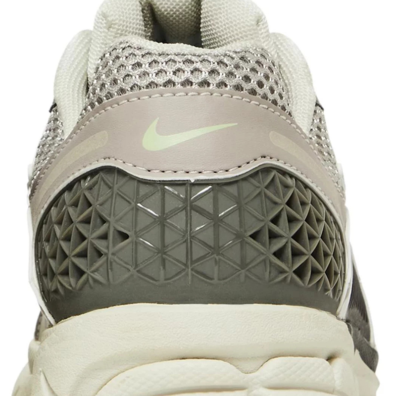 Air Zoom Vomero 5 