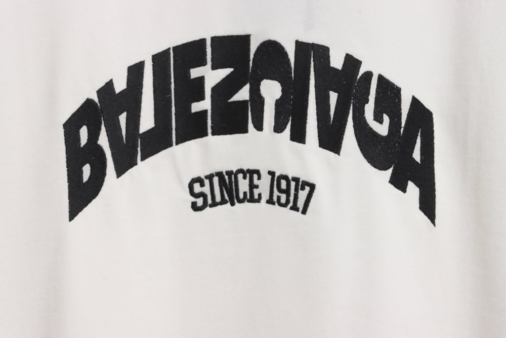Balenciaga reverse embroidered lettering short sleeves