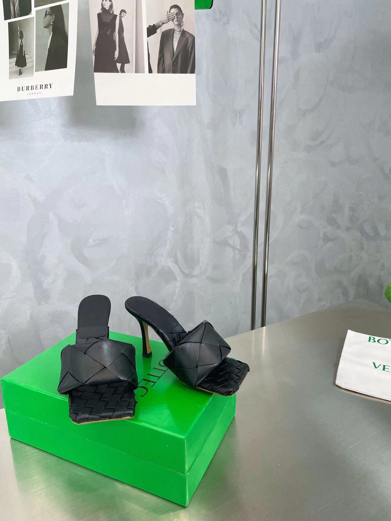 BOTTEGA VENETA BLACK ‘BV LIDO’ HEELED MULES