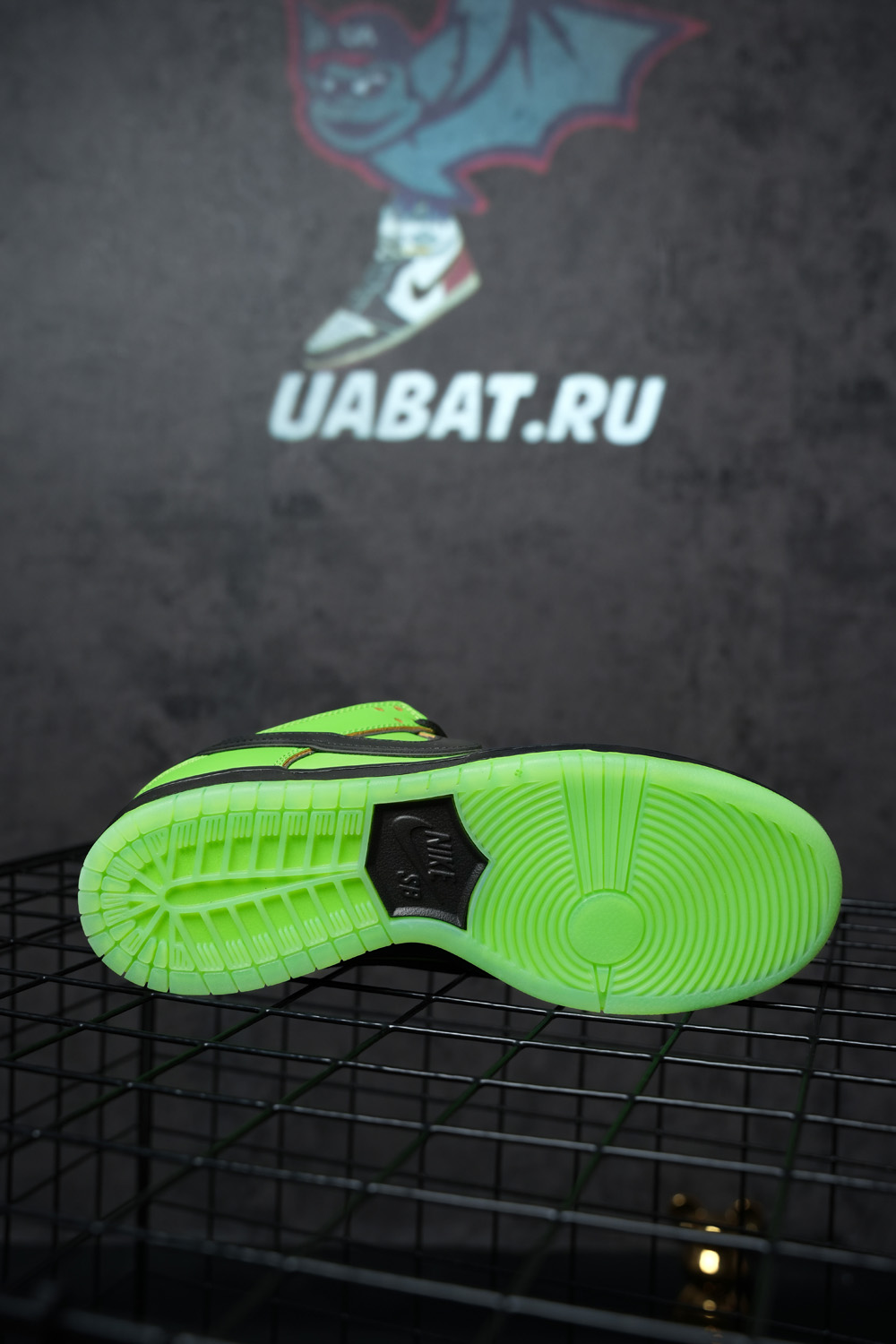 The Powerpuff Girls x Dunk Low Pro SB QS ''Buttercup''