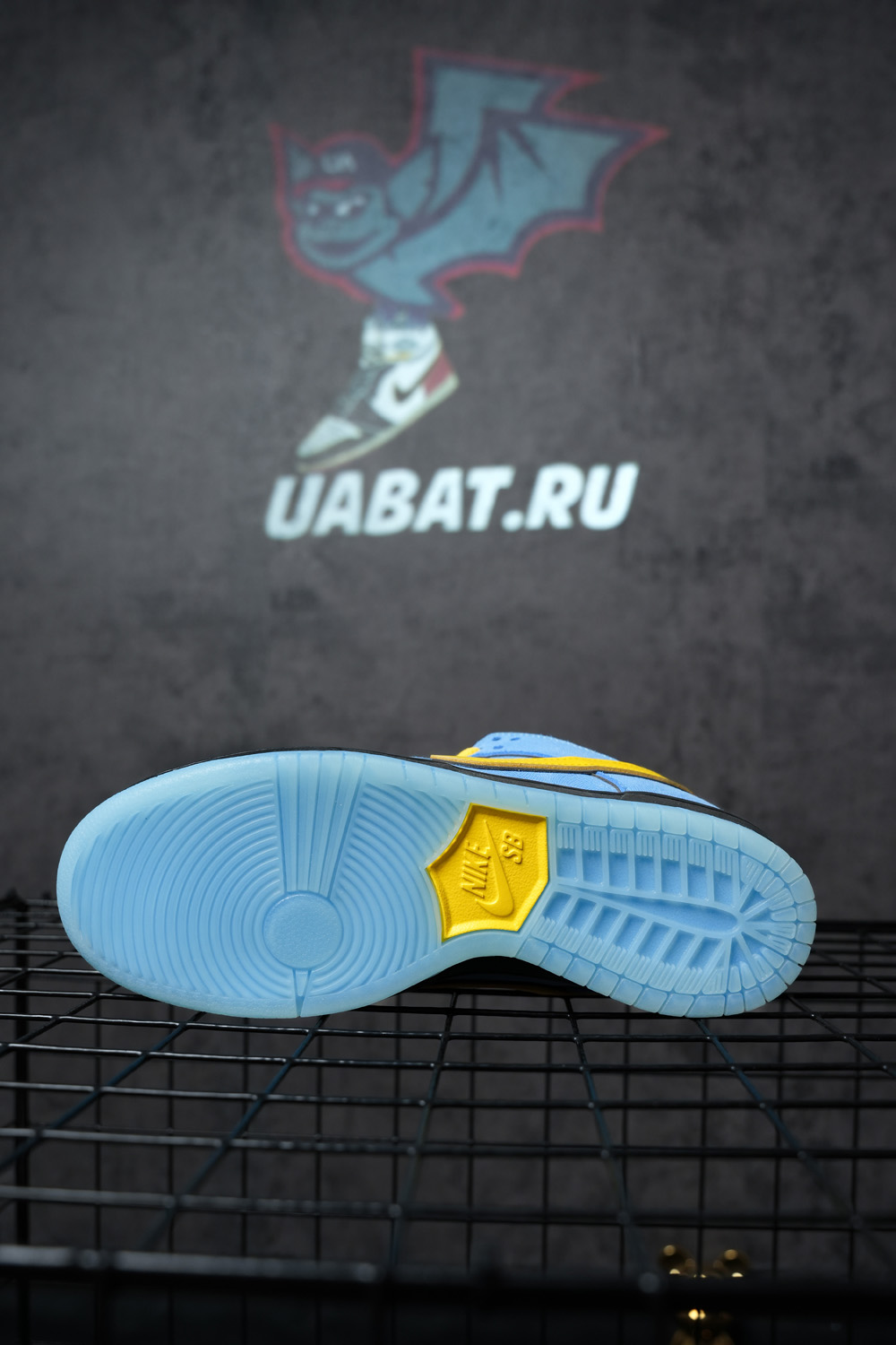The Powerpuff Girls x Dunk Low Pro SB QS ''Bubbles''