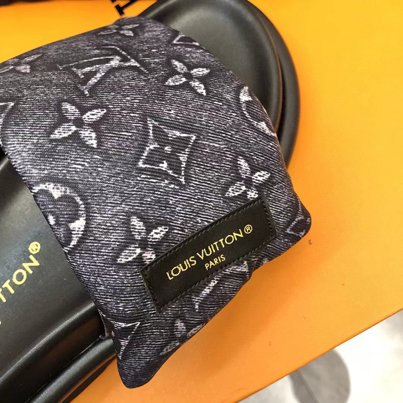 Louis Vuitton Pool Pillow Flat Comfort Mule Grey