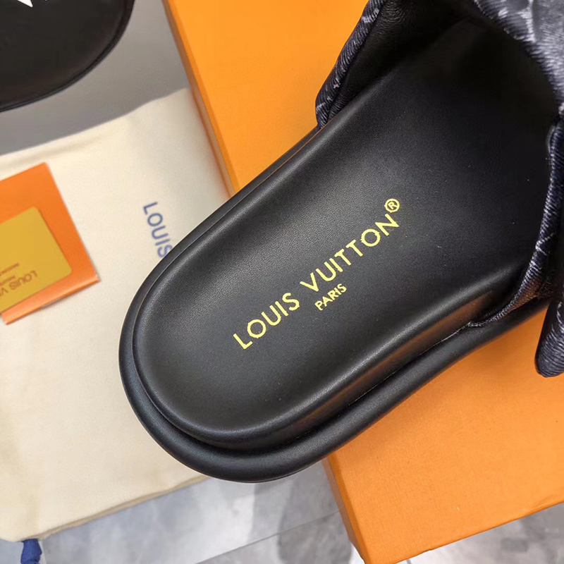 Louis Vuitton Pool Pillow Flat Comfort Mule Grey