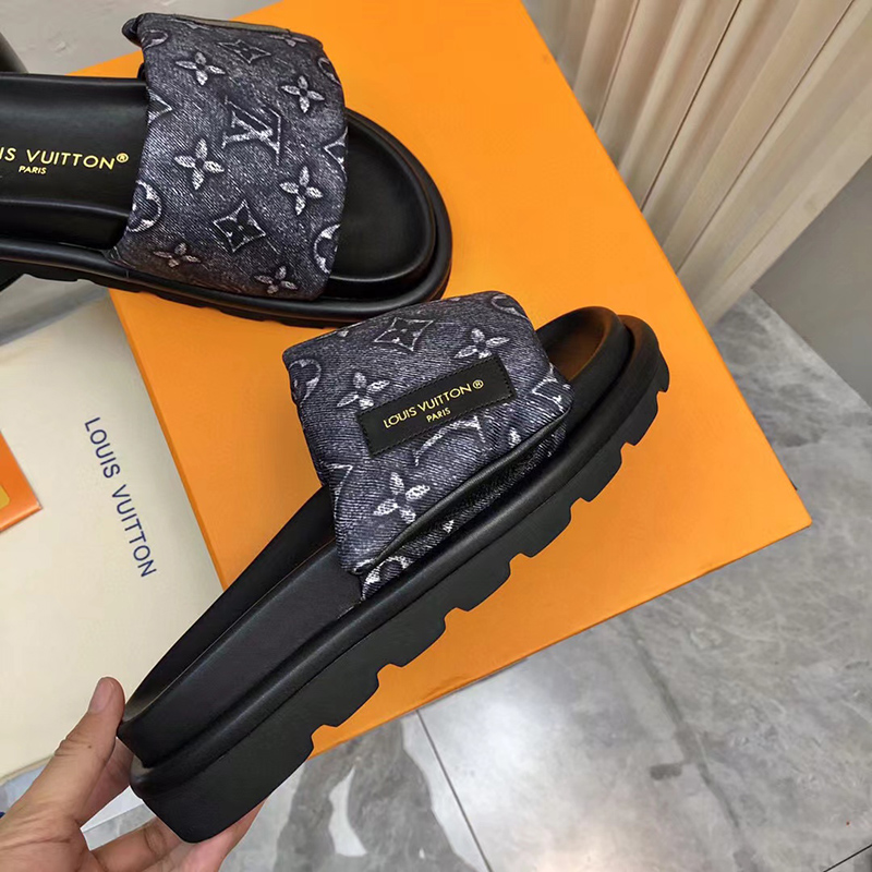 Louis Vuitton Pool Pillow Flat Comfort Mule Grey