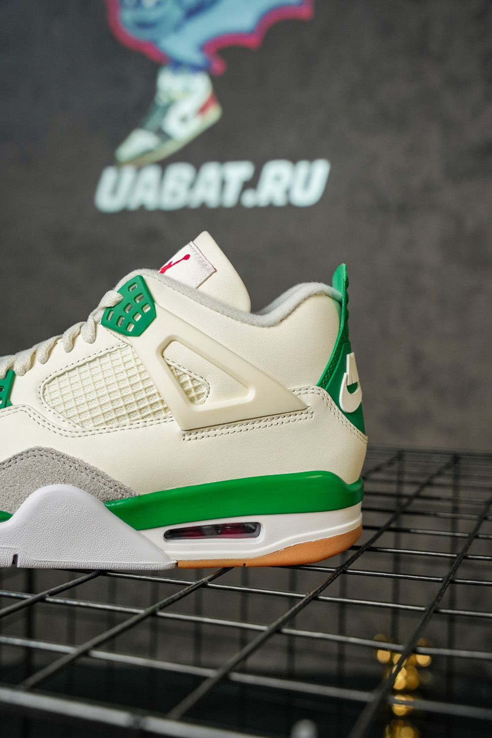 NIKE SB X AIR JORDAN 4 RETRO 