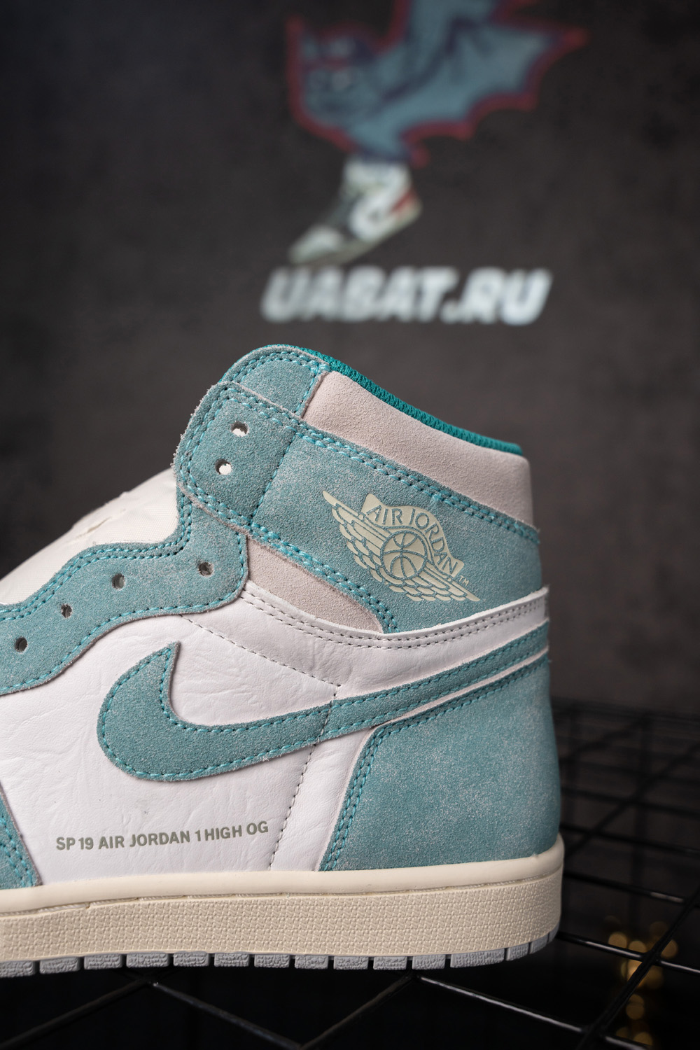 AIR JORDAN 1 RETRO HIGH OG "TURBO GREEN"