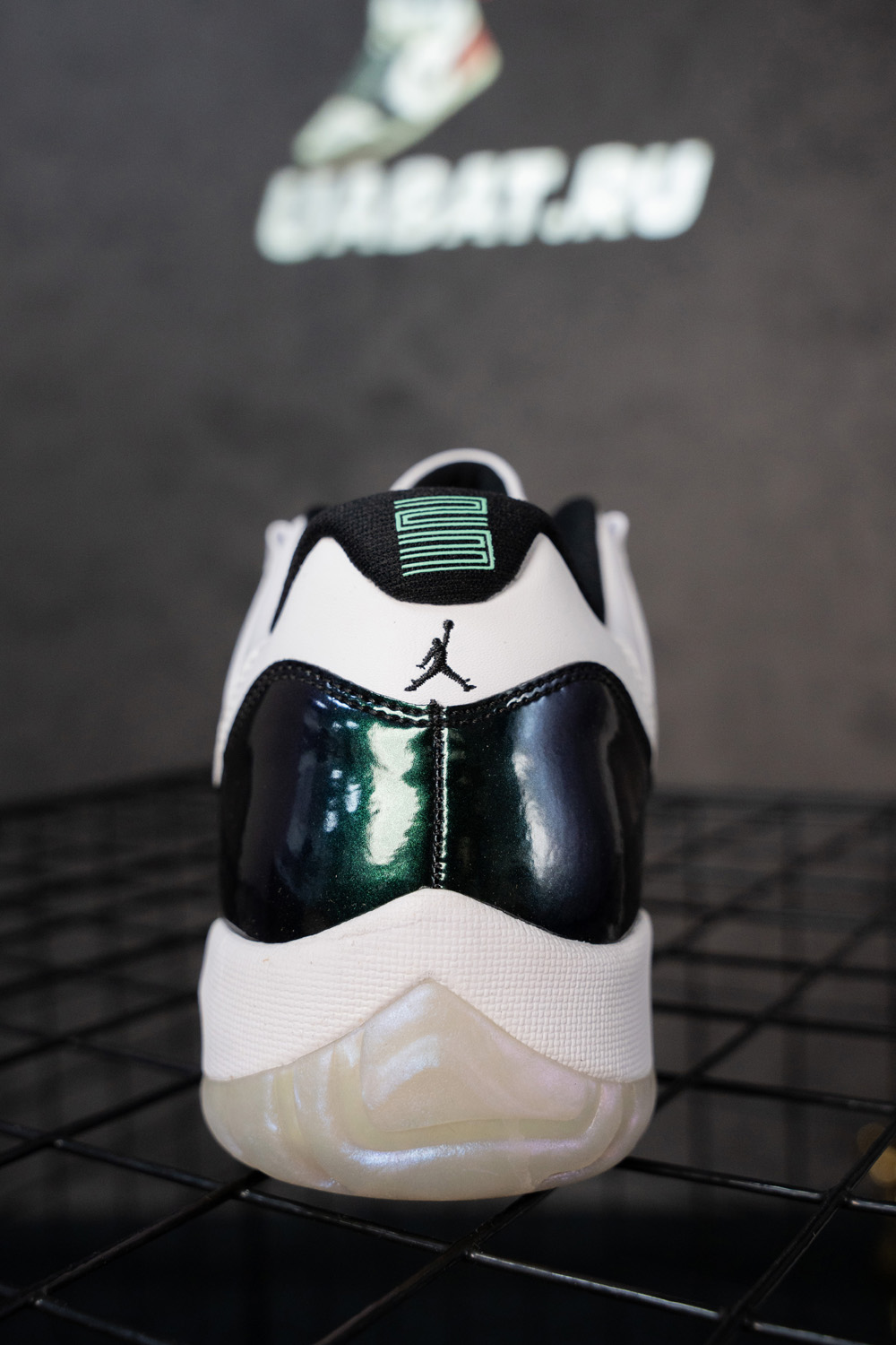 AIR JORDAN 11 RETRO LOW BG "EMERALD"