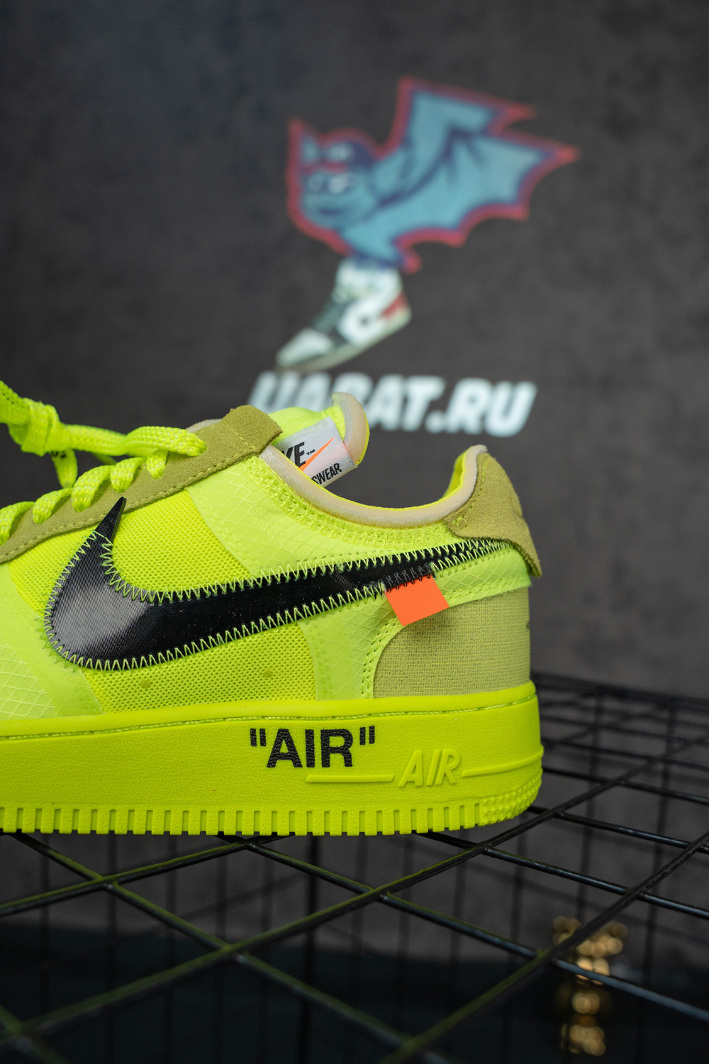 Off-White x Air Force 1 Low ''Volt''