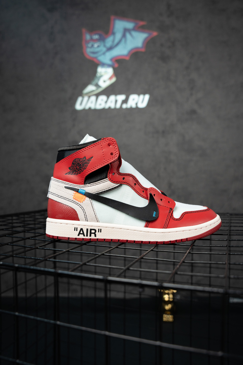 OFF-WHITE X AIR JORDAN 1 RETRO HIGH OG 