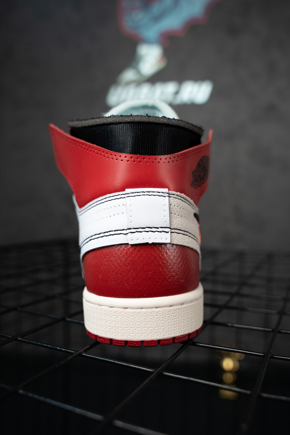 OFF-WHITE X AIR JORDAN 1 RETRO HIGH OG 