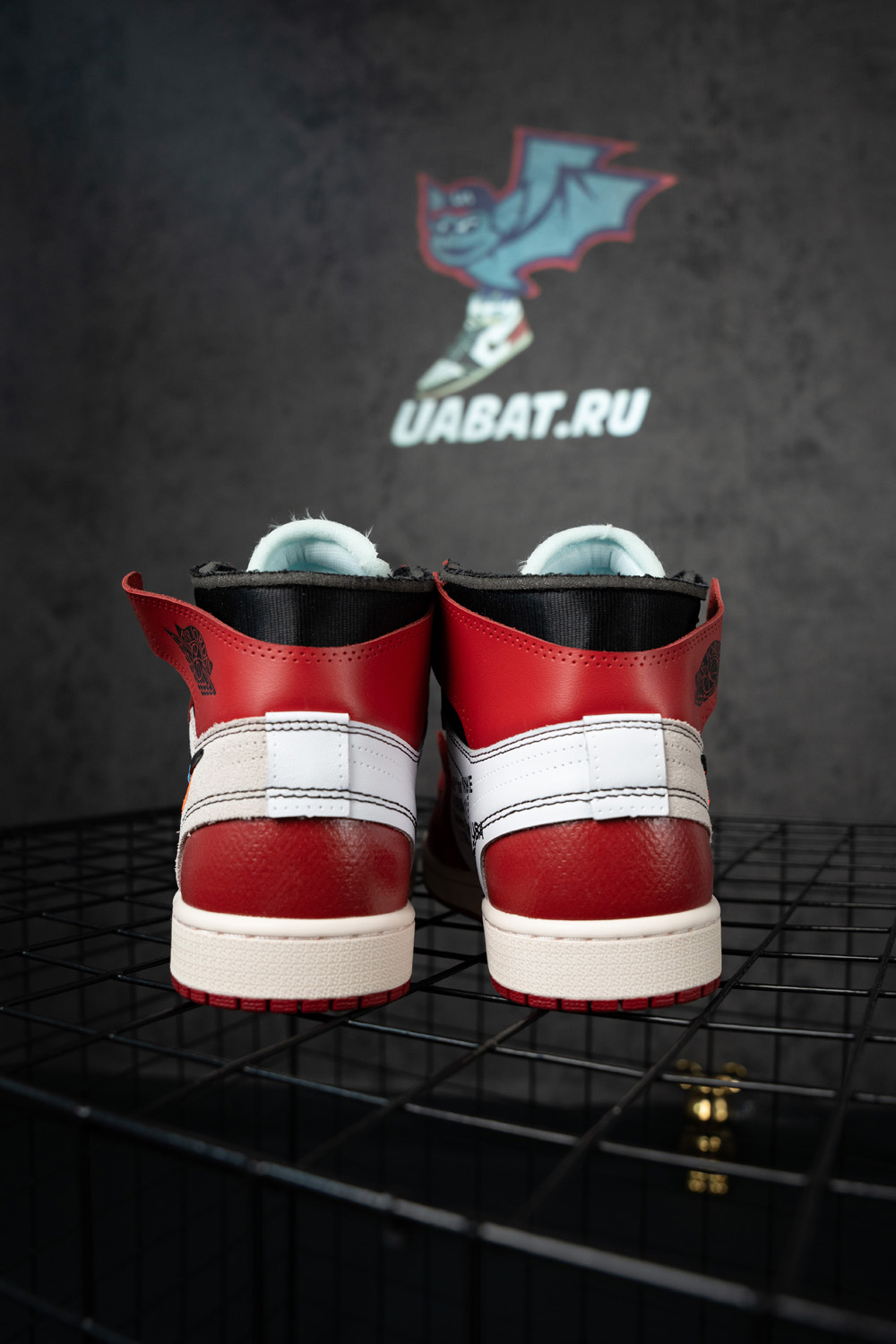 OFF-WHITE X AIR JORDAN 1 RETRO HIGH OG 