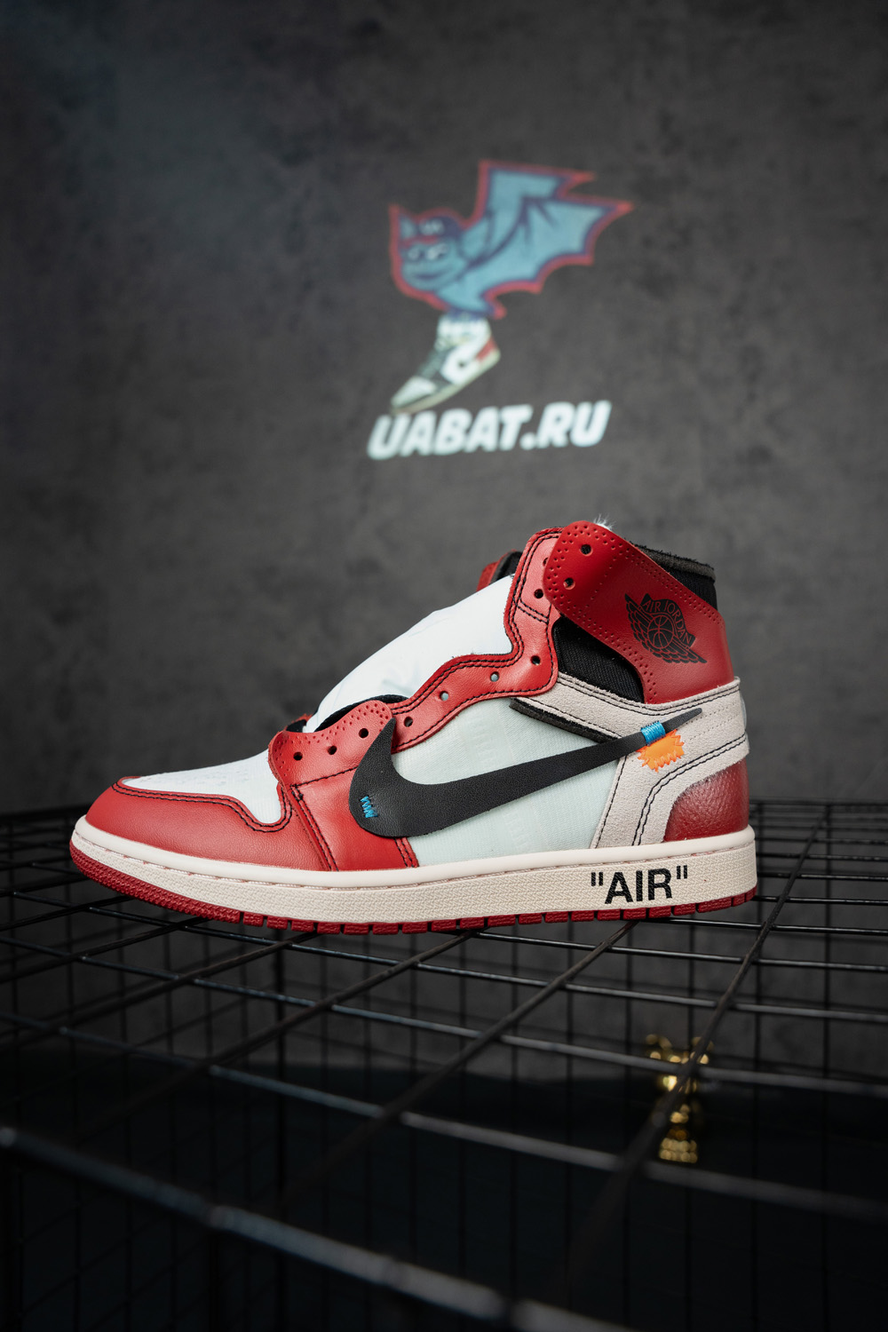 OFF-WHITE X AIR JORDAN 1 RETRO HIGH OG 