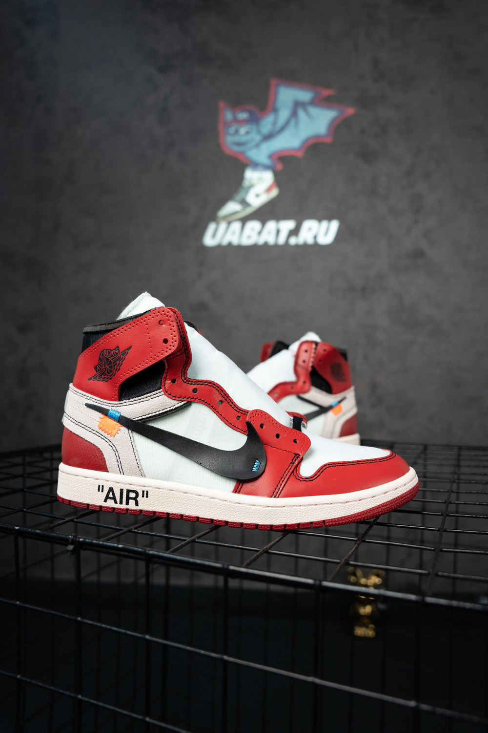 OFF-WHITE X AIR JORDAN 1 RETRO HIGH OG 