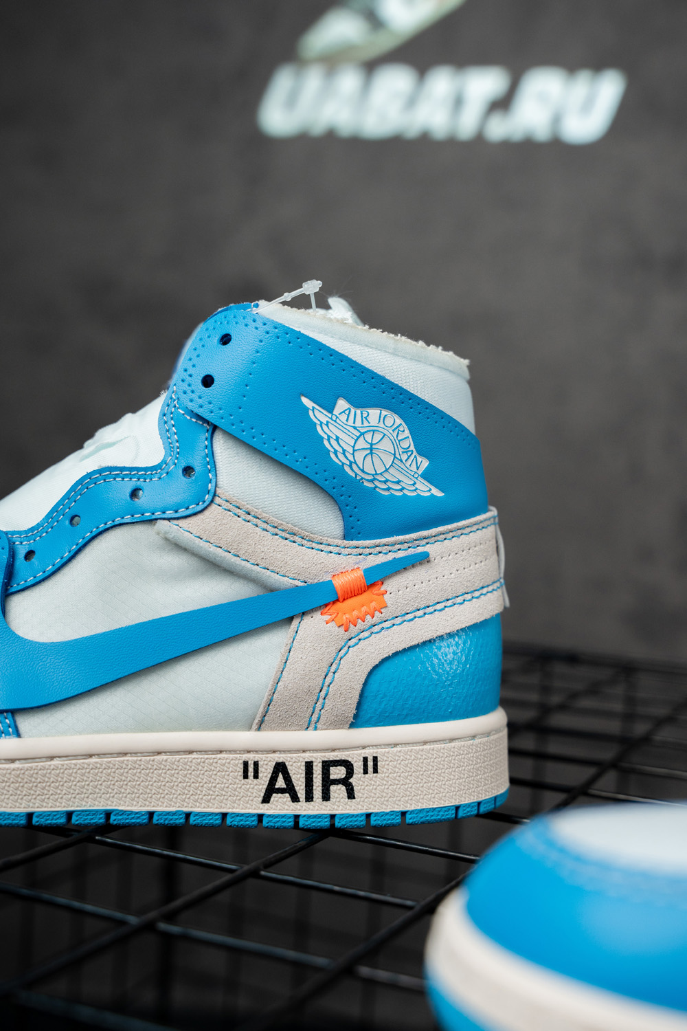 Off-White x Air Jordan 1 Retro High OG ''UNC''