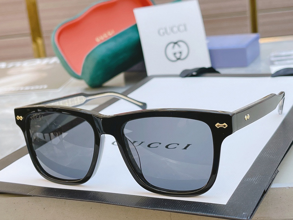 Gucci eyeglasses 0910S