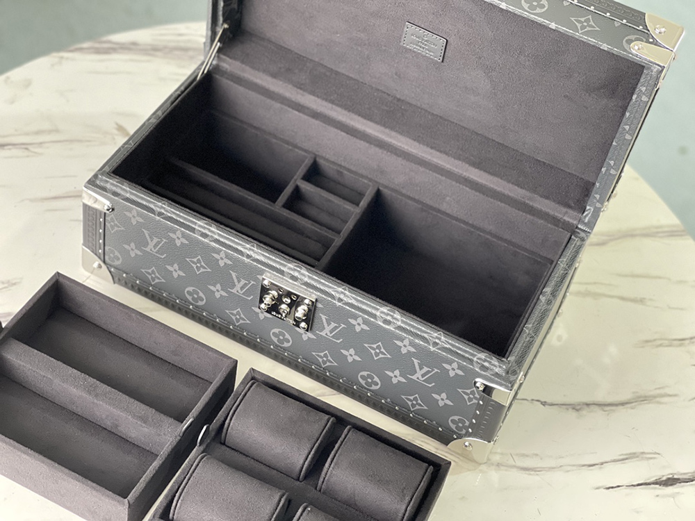 Louis Vuitton Bags M20209 39*18*17cm