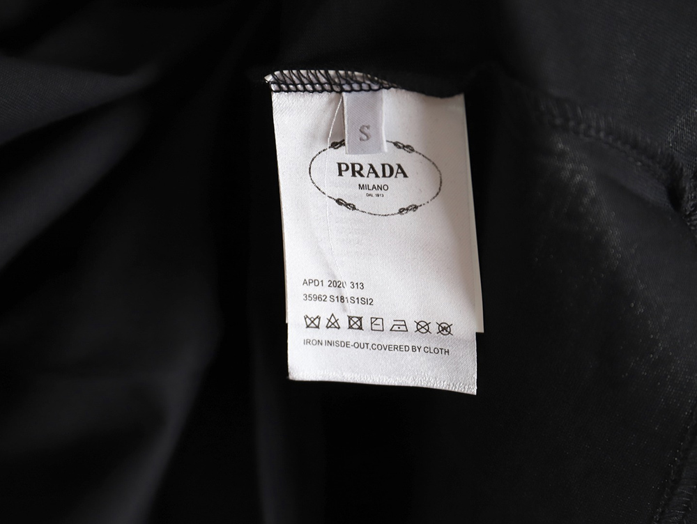 Prada 24ss embroidered lettering short sleeves