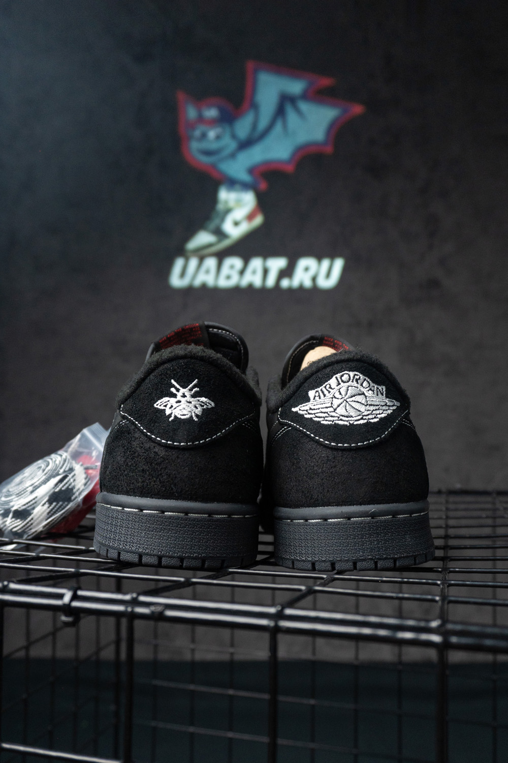 TRAVIS SCOTT AIR JORDAN 1 LOW "PHANTOM"